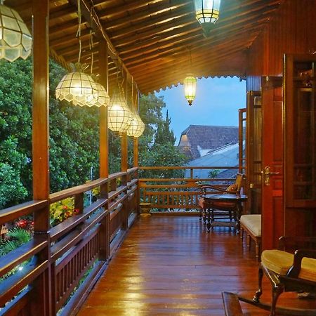 Badjoeri Ethnic Wooden Homestay Бандунг Экстерьер фото