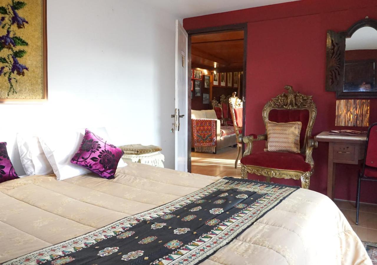 Badjoeri Ethnic Wooden Homestay Бандунг Экстерьер фото
