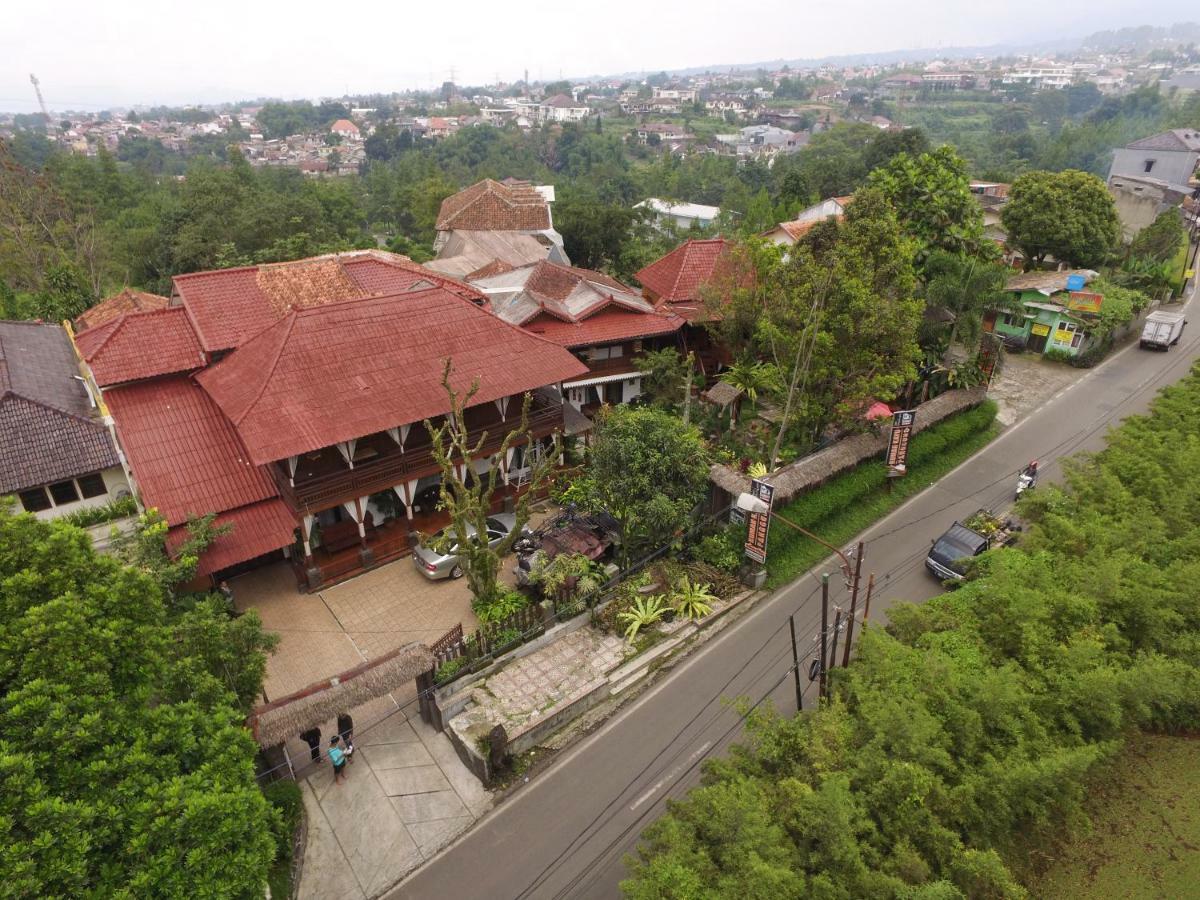 Badjoeri Ethnic Wooden Homestay Бандунг Экстерьер фото