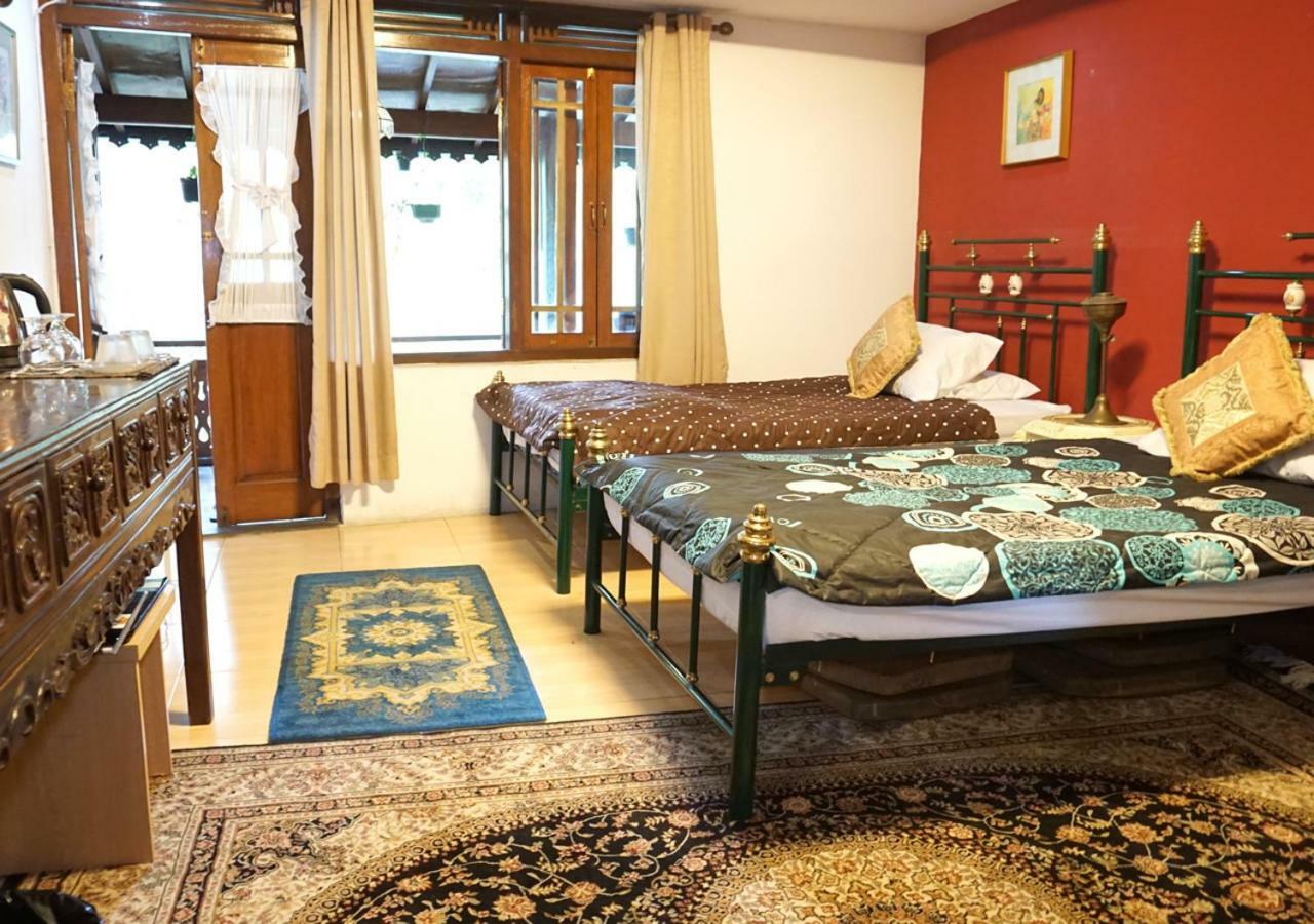 Badjoeri Ethnic Wooden Homestay Бандунг Экстерьер фото